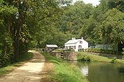 Canal swains lock 20040911 121236 2.jpg